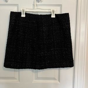 BLACK TEXTURED SKIRT SIZE 10